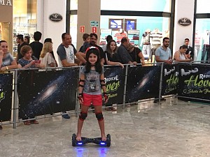 Skate do futuro  atrao para crianas e adultos em Shopping da Capital